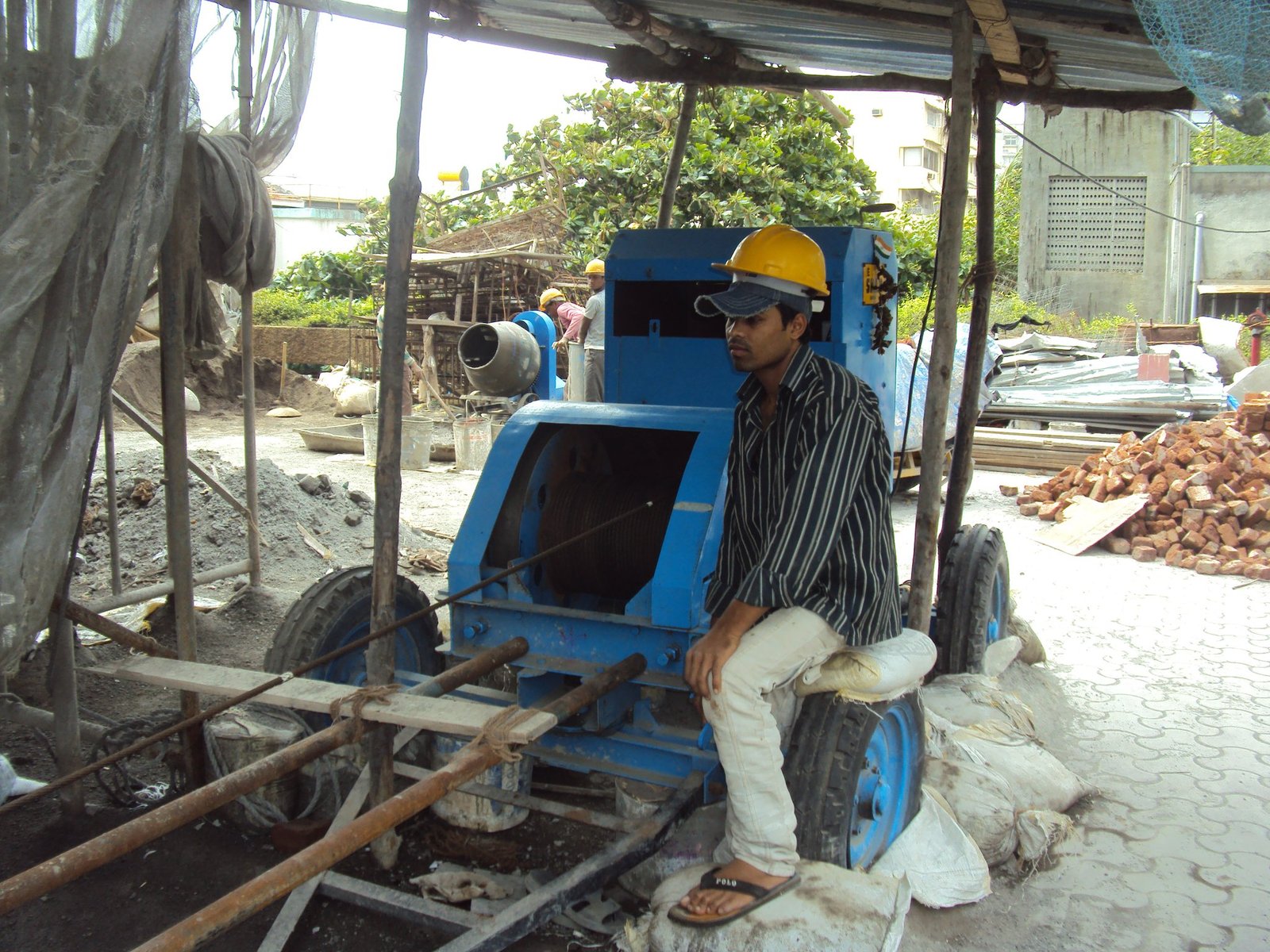 Lift Hoist for Materials and Debris